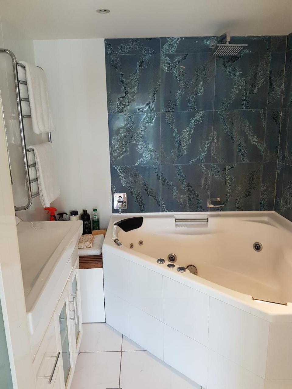 גולד קוסט The Pinnacle Apartments מראה חיצוני תמונה